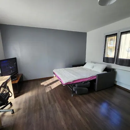 Le Pied A Terre Parisien - 77/94